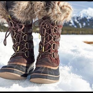 Joan of the arctic SOREL chestnut and red  boots